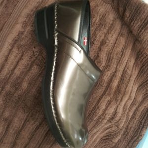 Sanita clogs never worn